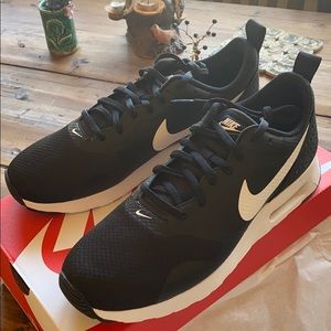 Women’s Nike shoes new in box